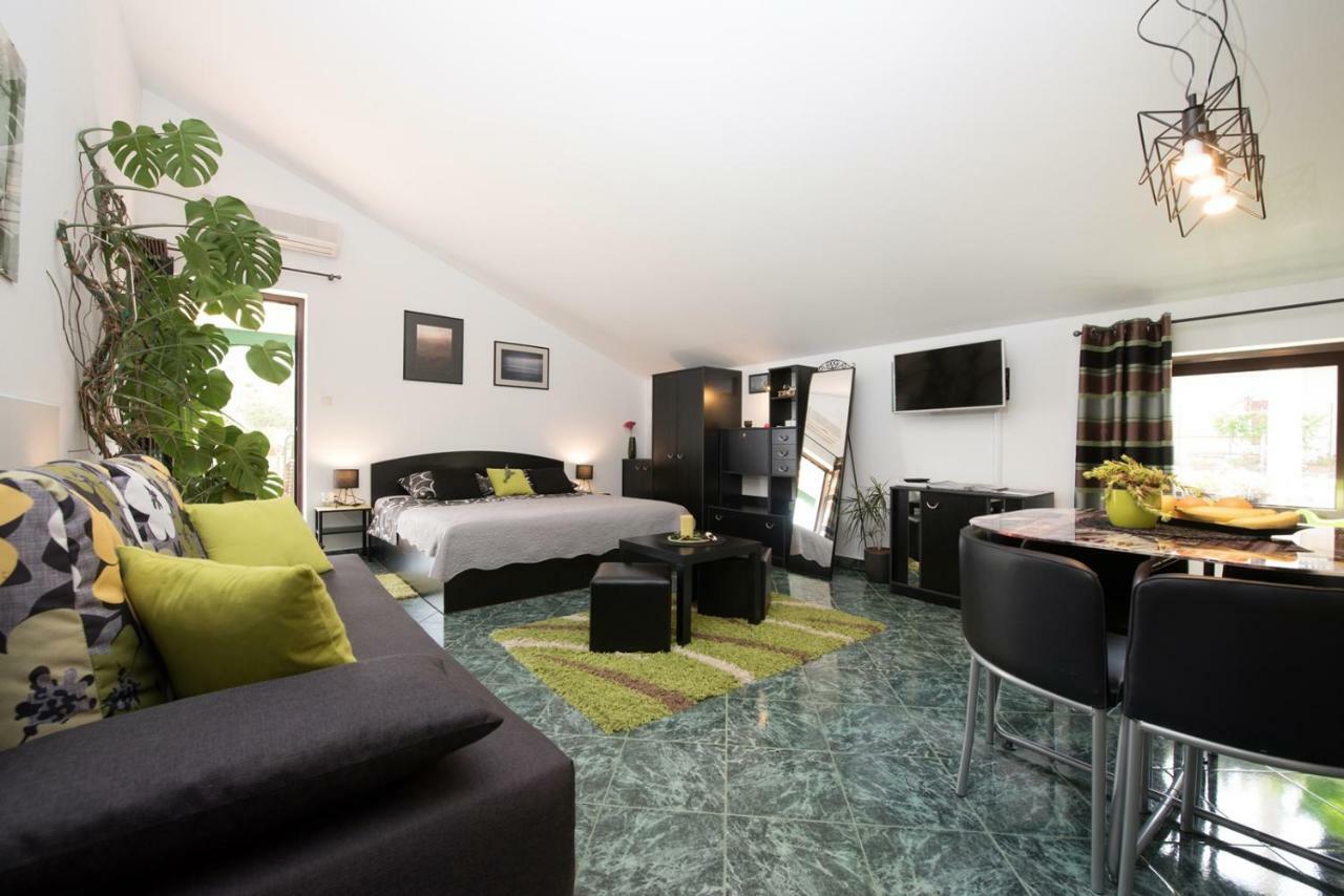 Apartments Villa Zara Lovran Buitenkant foto